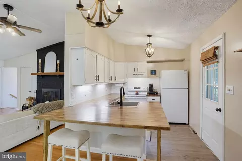Kitchen - 16 Kent Ave, Earleville, MD 21919 photo 2 of 5