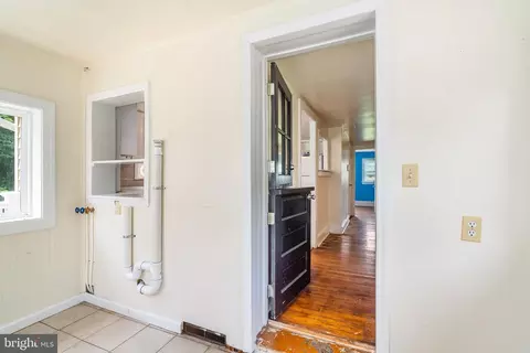 Entry Way - 1443 Appleton Rd, Elkton, MD 21921 photo 4 of 7