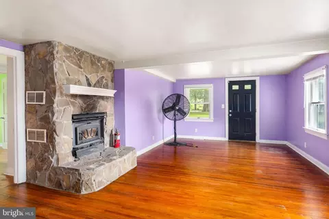 Living - 1443 Appleton Rd, Elkton, MD 21921 photo 3 of 4