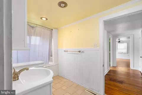 Entry Way - 1443 Appleton Rd, Elkton, MD 21921 photo 6 of 7