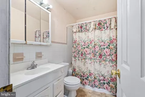 Bath - 648 Red Hill Rd, Elkton, MD 21921 photo 1 of 1