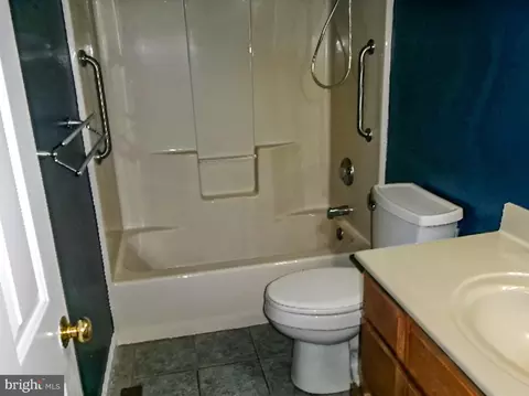 Bath - 43 Frances Dr, Warwick, MD 21912 photo 1 of 3