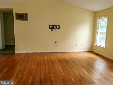 Living - 43 Frances Dr, Warwick, MD 21912 photo 1 of 4