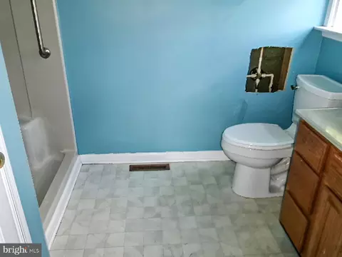 Bath - 43 Frances Dr, Warwick, MD 21912 photo 2 of 3