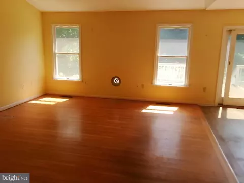 Living - 43 Frances Dr, Warwick, MD 21912 photo 2 of 4