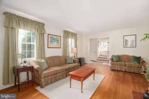 Living - 515 North St, Elkton, MD 21921 photo 2 of 2