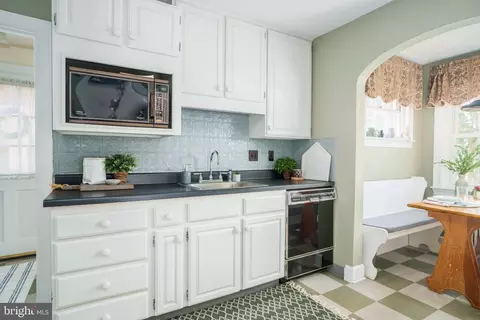 Kitchen - 515 North St, Elkton, MD 21921 photo 2 of 3