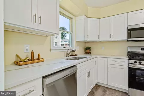 Kitchen - 169 E Village Rd, Elkton, MD 21921 photo 1 of 2