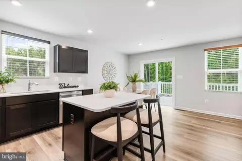 Entry Way - 142 Goldspire Dr, Elkton, MD 21921 photo 4 of 10