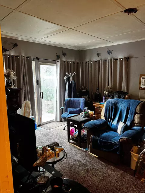 Living - 2 Walnut Dr, Elkton, MD 21921 photo 3 of 3