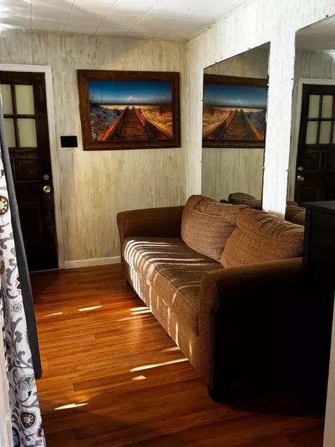Living - 2 Walnut Dr, Elkton, MD 21921 photo 2 of 3