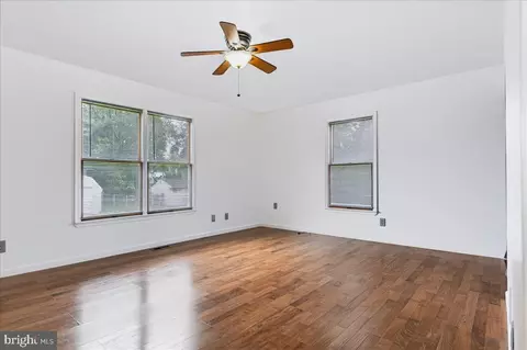 Living - 29 Blacksnake Rd, Elkton, MD 21921 photo 4 of 4