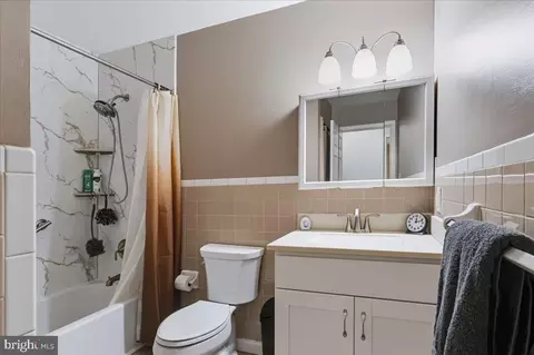 Bath - 29 Blacksnake Rd, Elkton, MD 21921 photo 2 of 2
