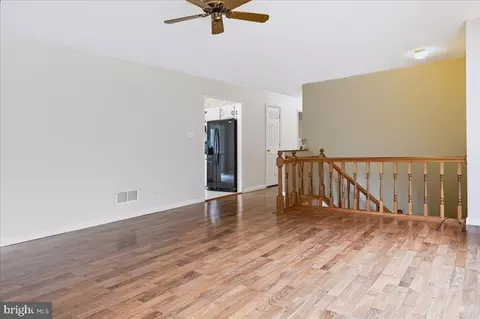 Living - 29 Blacksnake Rd, Elkton, MD 21921 photo 2 of 4