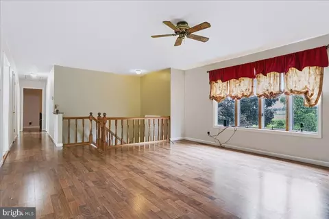 Living - 29 Blacksnake Rd, Elkton, MD 21921 photo 3 of 4