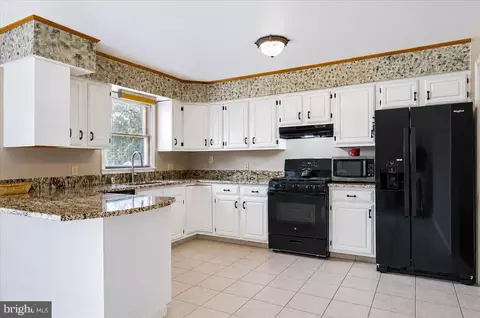 Kitchen - 29 Blacksnake Rd, Elkton, MD 21921 photo 2 of 4