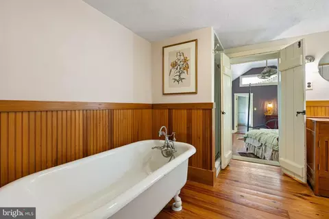 Bath - 384 Blacksnake Rd, Elkton, MD 21921 photo 3 of 4