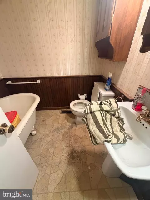 Bath - 559 Marley Rd, Elkton, MD 21921 photo 1 of 2