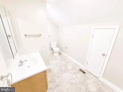Bath - 344 W Main St, Elkton, MD 21921 photo 5 of 7