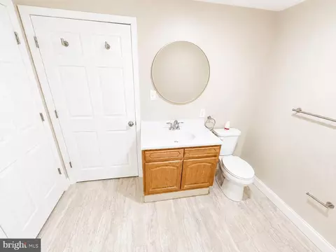 Bath - 344 W Main St, Elkton, MD 21921 photo 3 of 7