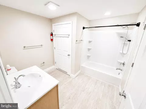 Bath - 344 W Main St, Elkton, MD 21921 photo 2 of 7