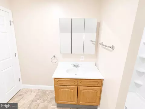 Bath - 344 W Main St, Elkton, MD 21921 photo 6 of 7