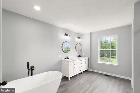 Bath - 185 Longview Dr, Elkton, MD 21921 photo 1 of 5