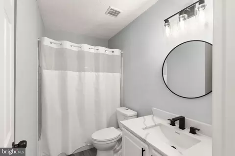 Bath - 185 Longview Dr, Elkton, MD 21921 photo 3 of 5