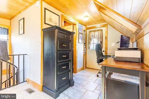 Entry Way - 144 S Park Dr, Earleville, MD 21919 photo 4 of 4