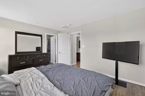 Bedroom - 18 Marsh Ln, Elkton, MD 21921 photo 2 of 4