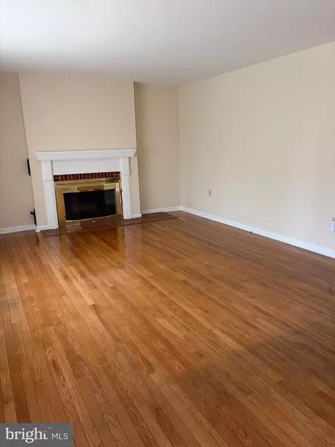 Living - 303 Hermitage Dr, Elkton, MD 21921 photo 2 of 3