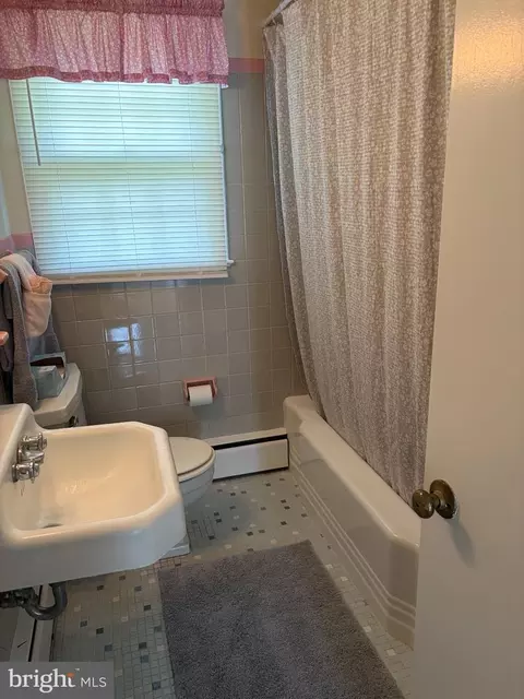 Bath - 303 Hermitage Dr, Elkton, MD 21921 photo 1 of 2