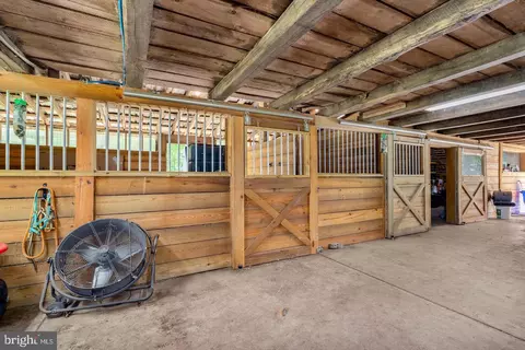 Entry Way - 99 E Lewis Shore Rd, Elkton, MD 21921 photo 3 of 4