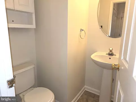 Bath - 422 Buttonwoods Rd, Elkton, MD 21921 photo 1 of 4