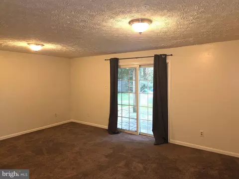 Living - 422 Buttonwoods Rd, Elkton, MD 21921 photo 4 of 5