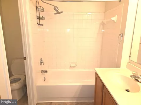 Bath - 422 Buttonwoods Rd, Elkton, MD 21921 photo 3 of 4