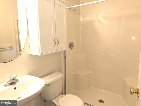Bath - 422 Buttonwoods Rd, Elkton, MD 21921 photo 2 of 4