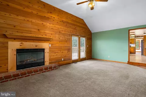 Living - 39 Long Dr, Elkton, MD 21921 photo 4 of 4