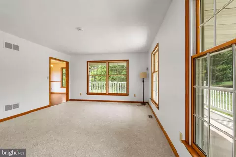 Living - 39 Long Dr, Elkton, MD 21921 photo 1 of 4