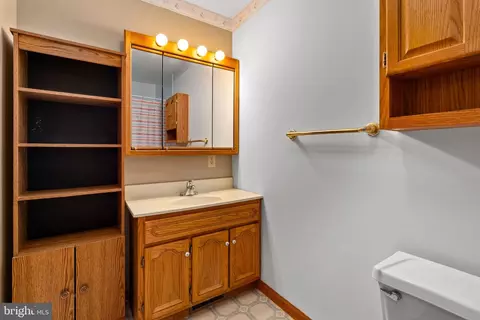 Bath - 39 Long Dr, Elkton, MD 21921 photo 1 of 2