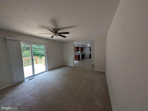 Living - 109 Cherry Tree Ln, Elkton, MD 21921 photo 5 of 7