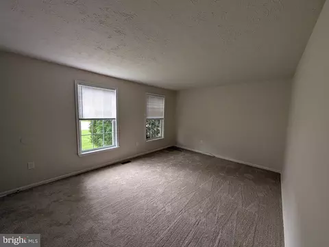 Living - 109 Cherry Tree Ln, Elkton, MD 21921 photo 1 of 7