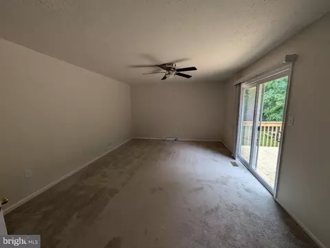 Living - 109 Cherry Tree Ln, Elkton, MD 21921 photo 4 of 7