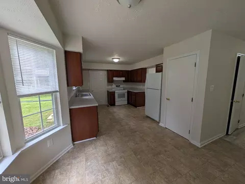 Entry Way - 109 Cherry Tree Ln, Elkton, MD 21921 photo 2 of 5