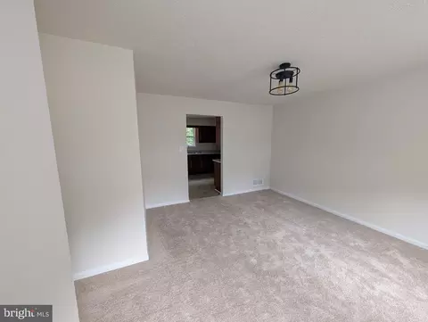 Living - 109 Cherry Tree Ln, Elkton, MD 21921 photo 3 of 7
