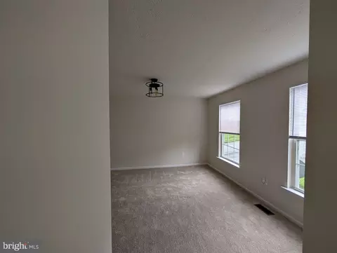 Living - 109 Cherry Tree Ln, Elkton, MD 21921 photo 2 of 7