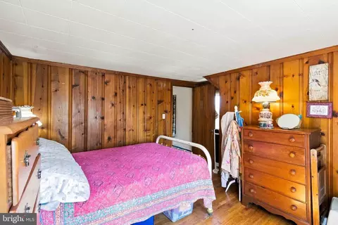 Bedroom - 616 Conowingo Rd, Conowingo, MD 21918 photo 6 of 7