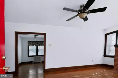 Living - 460 Bow St, Elkton, MD 21921 photo 2 of 3