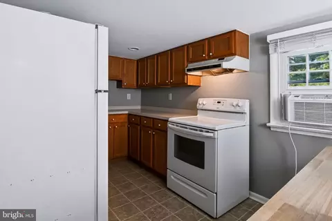 Kitchen - 460 Bow St, Elkton, MD 21921 photo 2 of 3