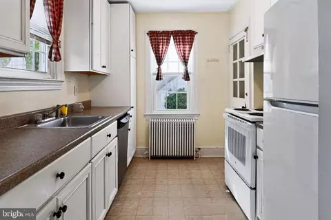 Entry Way - 460 Bow St, Elkton, MD 21921 photo 2 of 5
